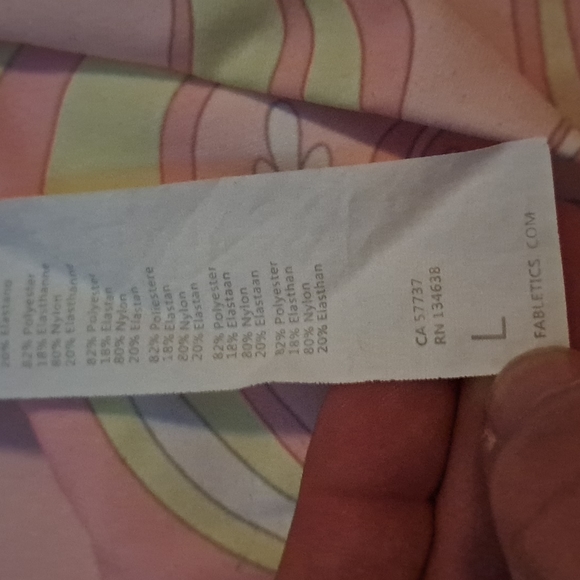 Fabletics; Oasis twist sports bra and pureluxe high waisted 6" shorts. Size L - Picture 8 of 8